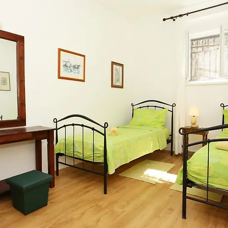 Apartments With Wifi Split - 10243